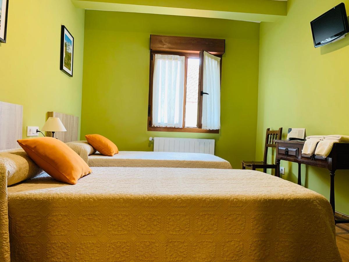 Hostal La Serna Hotel Potes Kültér fotó