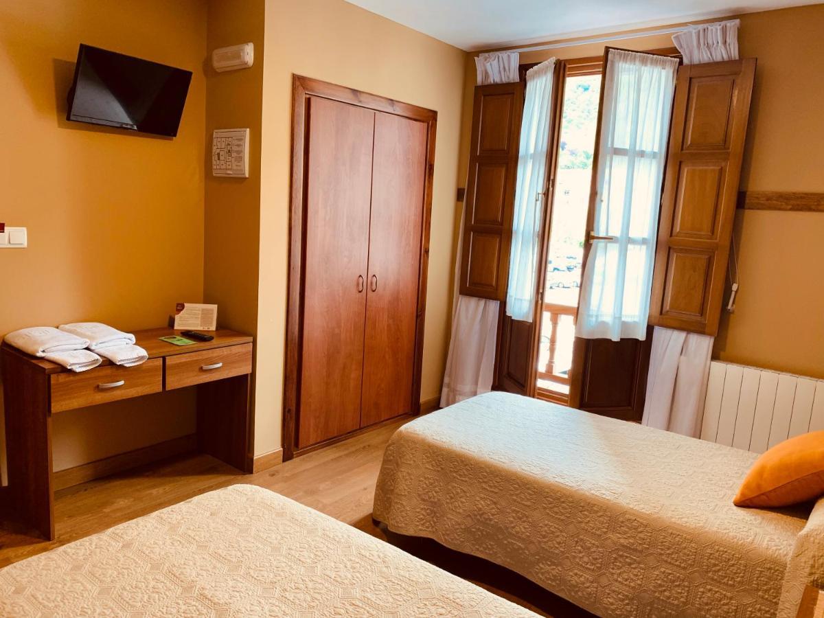 Hostal La Serna Hotel Potes Kültér fotó