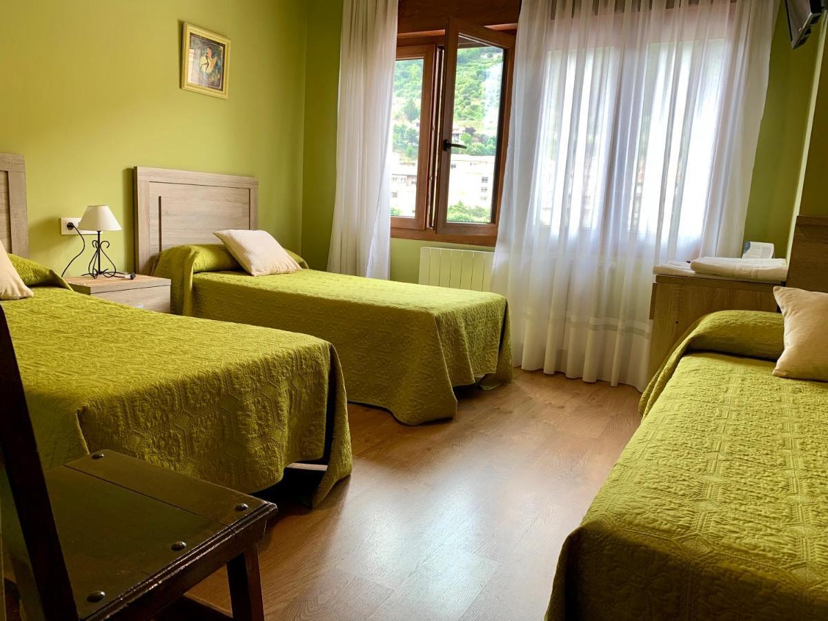 Hostal La Serna Hotel Potes Kültér fotó