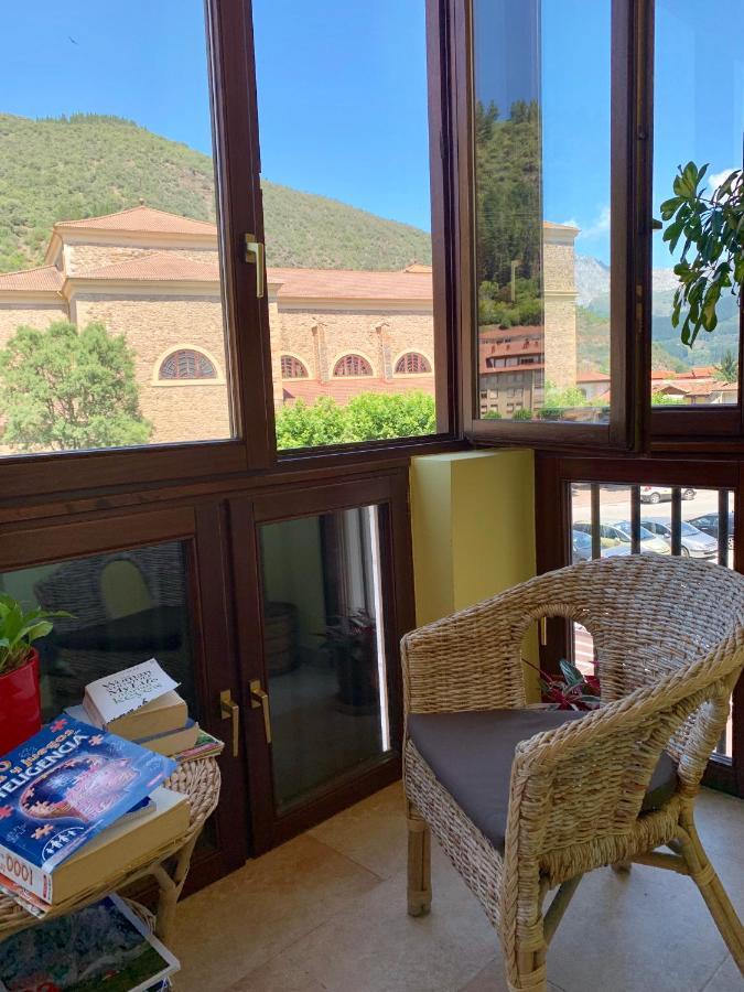 Hostal La Serna Hotel Potes Kültér fotó