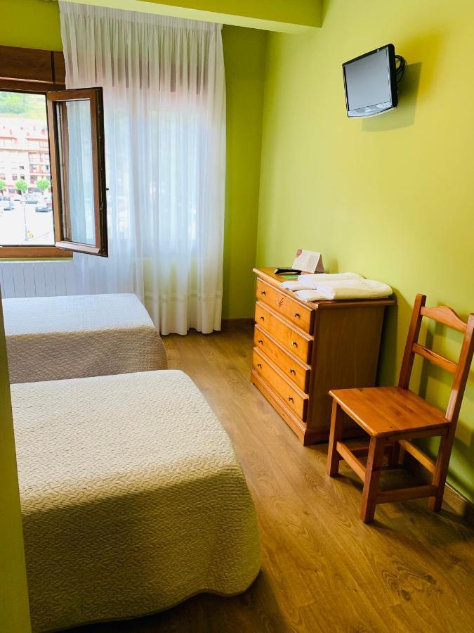 Hostal La Serna Hotel Potes Kültér fotó